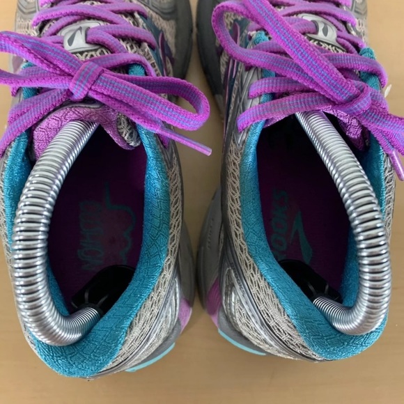 Brooks Adrenaline GTS 17 size 7.5B - Picture 11 of 11